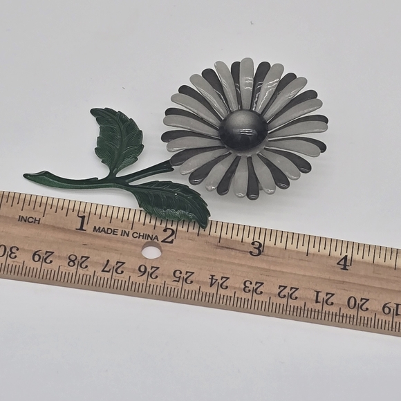 STUNNING VINTAGE ESTATE MCM ENAMELED FLOWER 3 5/8" BROOCH! - Picture 3 of 4